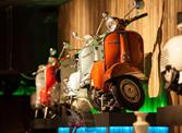 Sammlung von historischen Vespas im Oldtimer Museum des Hotel Watles, Vinschgau in Südtirol